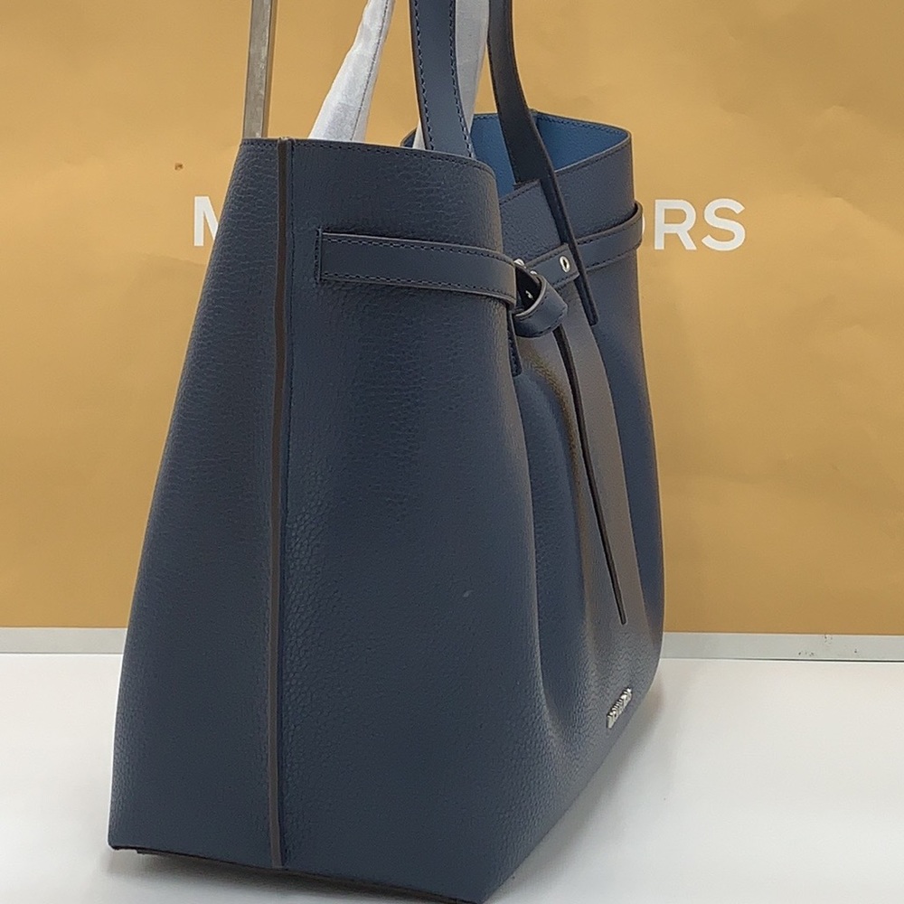 MICHAEL KORS
Emilia Large Pebbled Leather Tote Bag NAVY COLOR - Picture 6 of 13